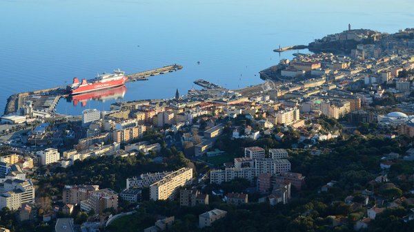 Bastia ou Ajaccio : votre guide pour visiter la Corse